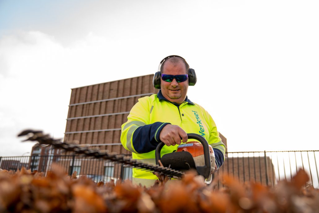 Patrick in het groenonderhoud